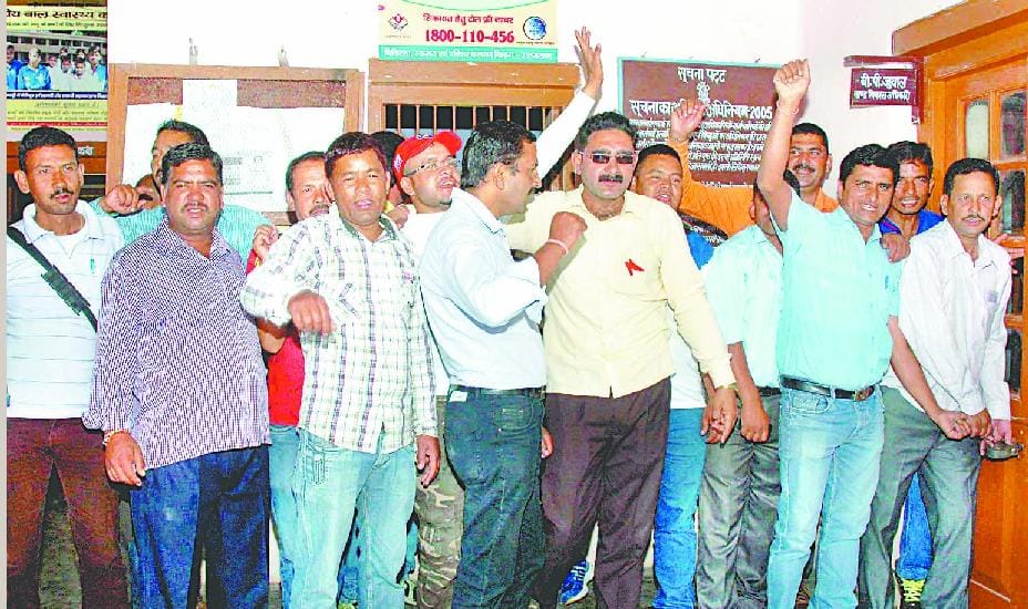 Village leaders in blocks and put locks offices