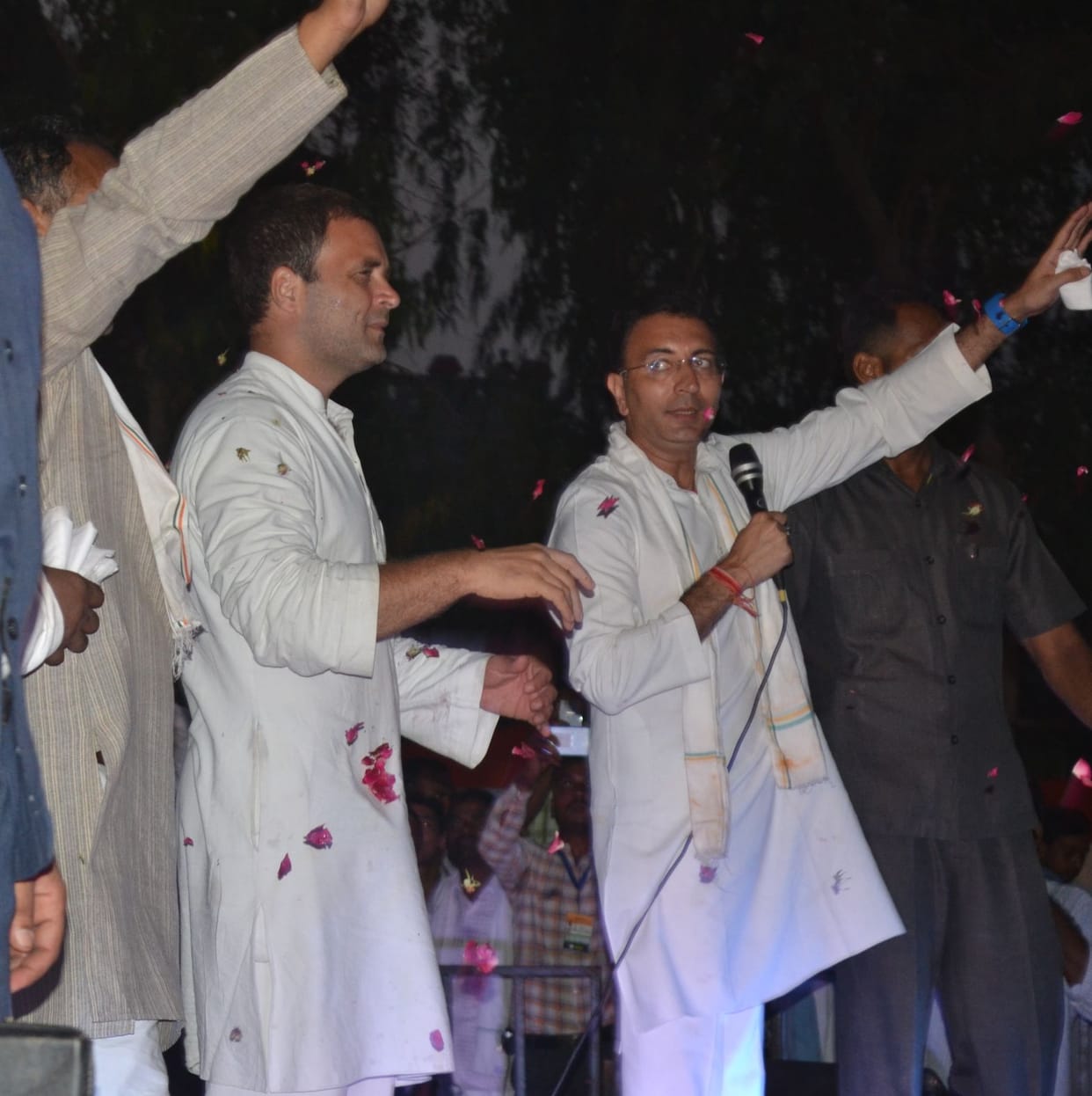 RSS - BJP broker, SP - BSP loved ones friendly