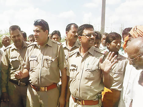 Bicycle riders aged tractor was thrashed to death