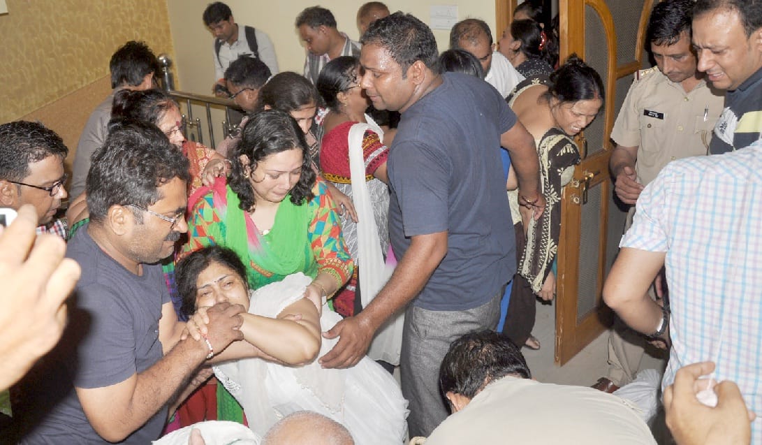 Builder shot dead himself in the bathroom