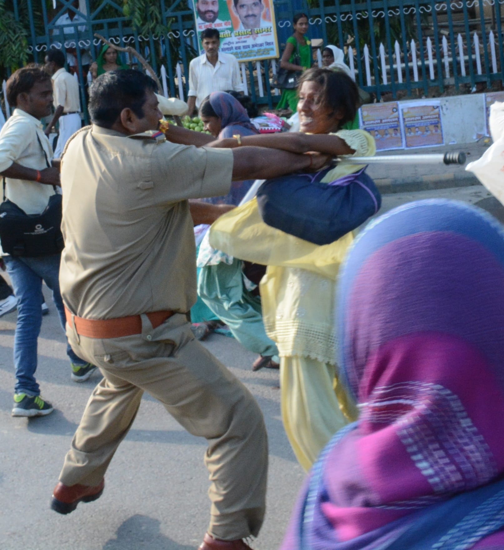 anganwadi workers protest in lucknow