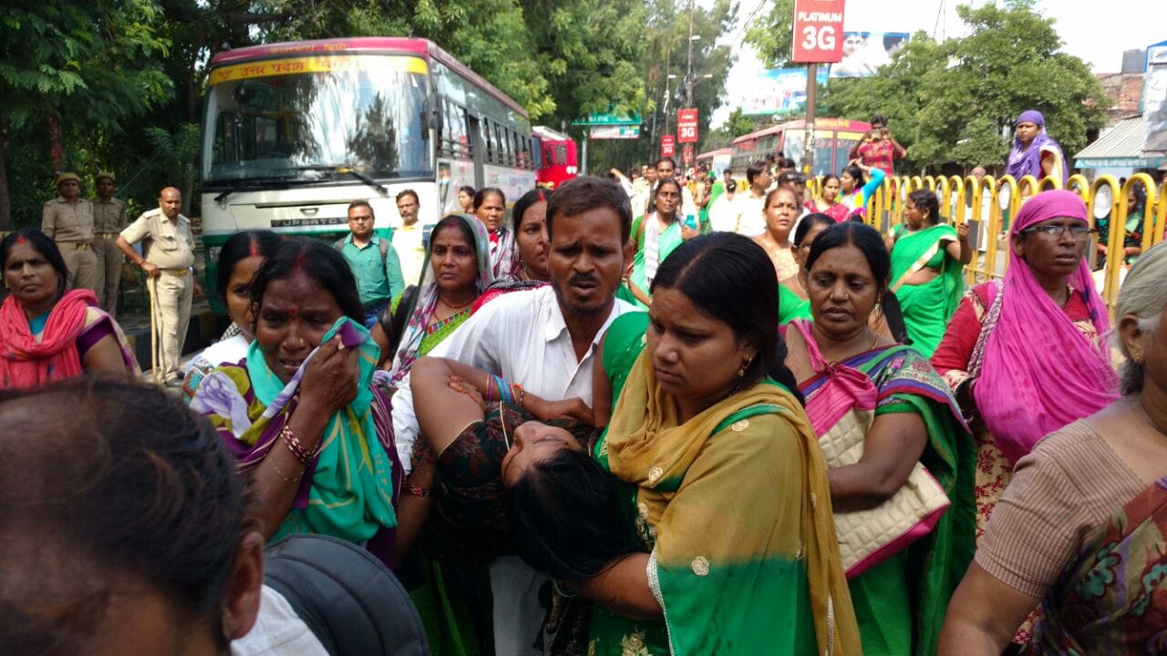 anganwadi workers protest in lucknow