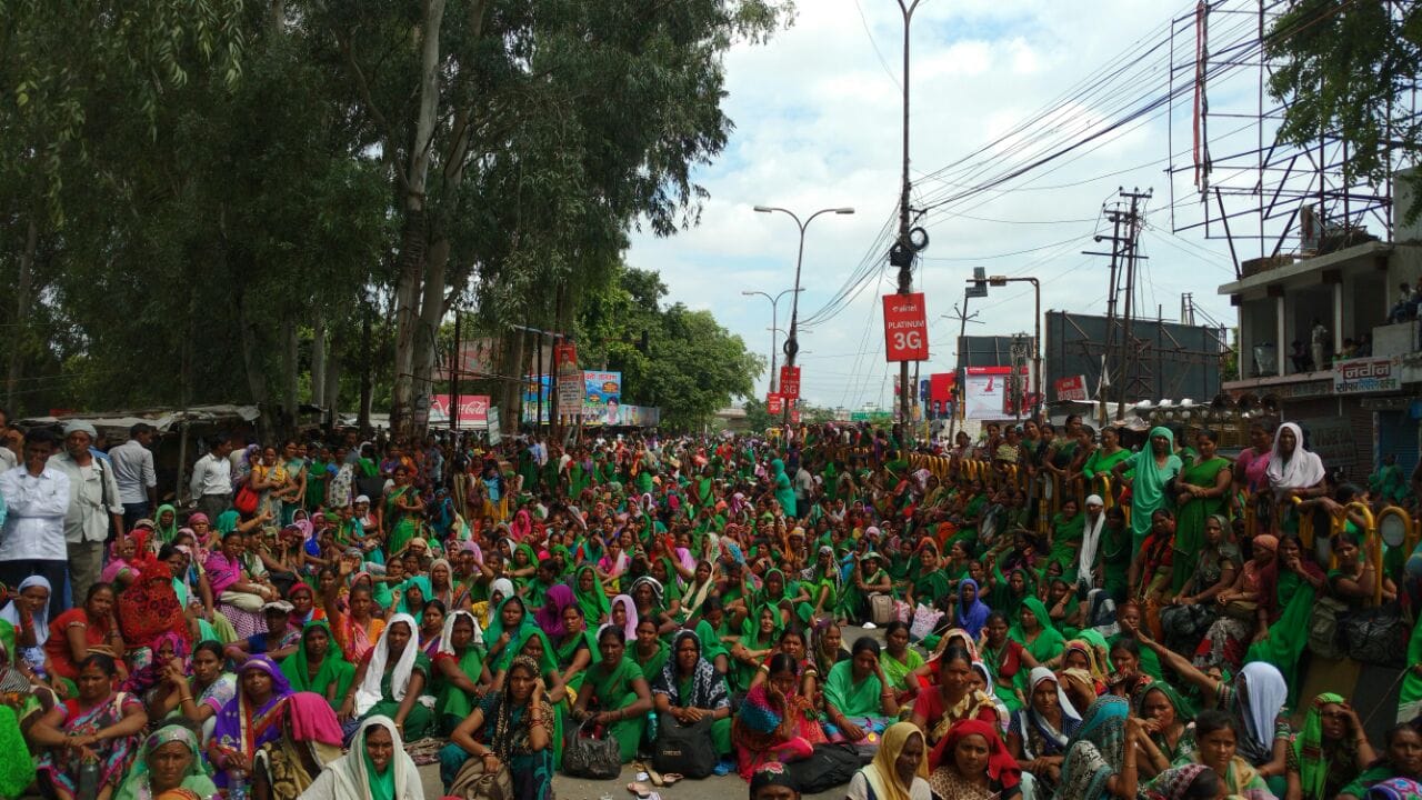 anganwadi workers protest in lucknow