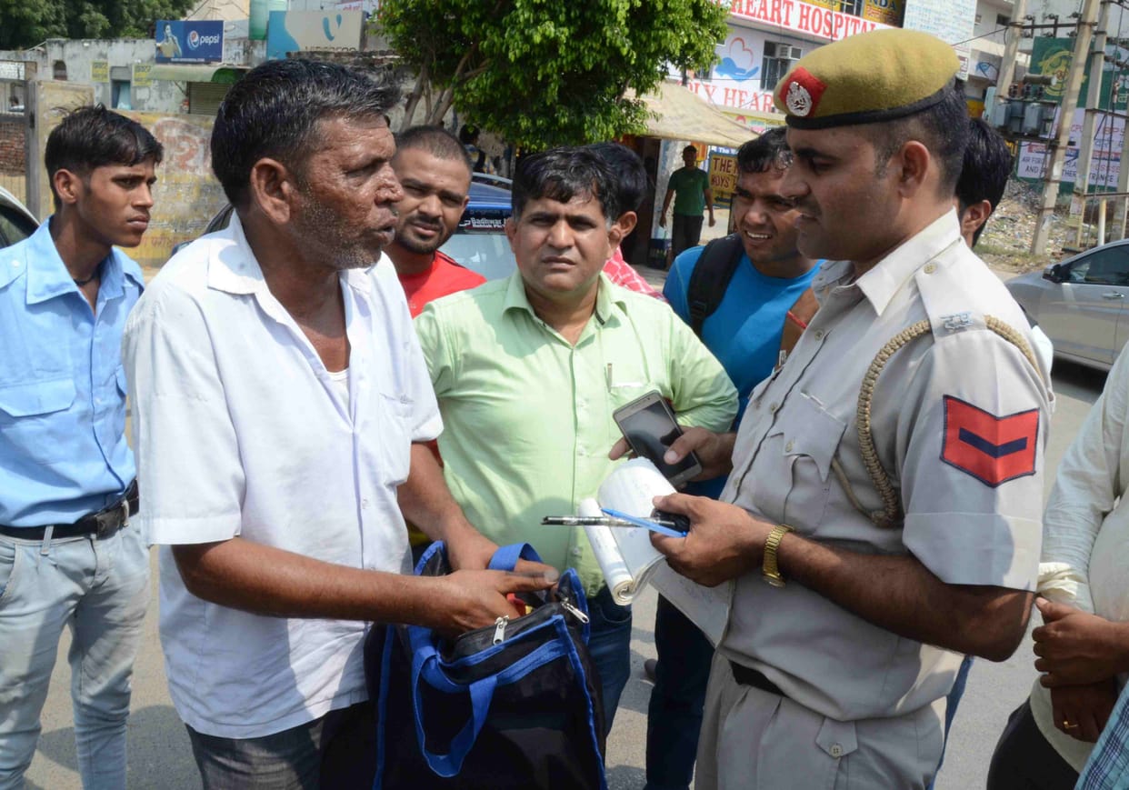 loot, robbery, crime, haryana, rohtak, fraud case, two criminal, policeman, investigation