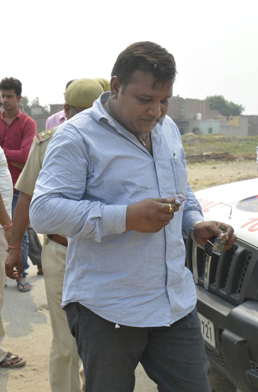 Four lakhs looted from businessman