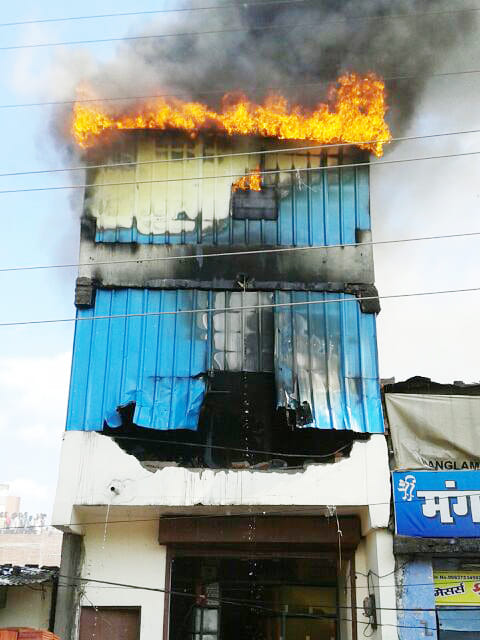 Heavy fire from a short circuit in ten households