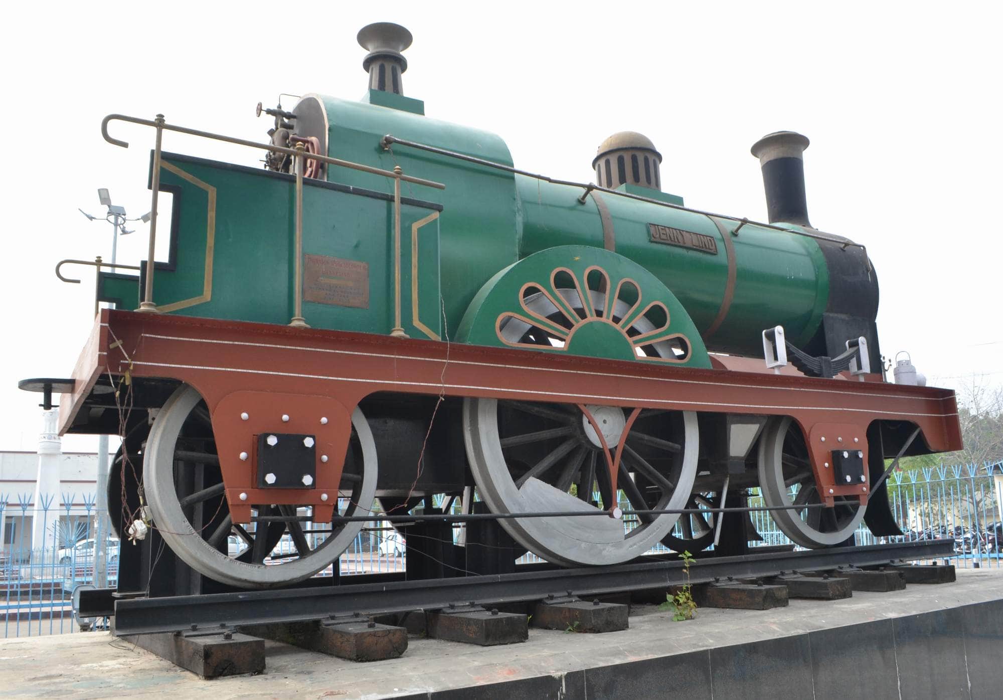 india's first railway between roorkee to piran kaliyar.