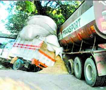 tanker collision in the pick-up, two people killed