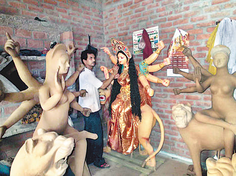 Getting ready for the mother of Navratri sculptures