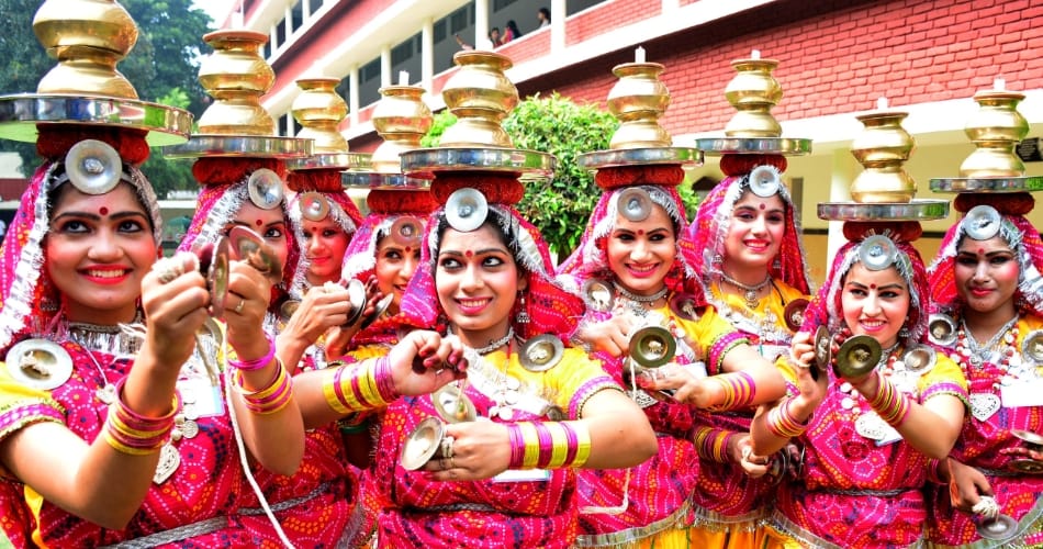 amazing photos of girls during punjab university zonal youth festival in mcm college