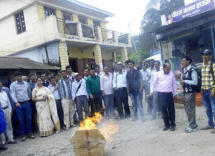 Panchayat representatives Modi's effigy burnt