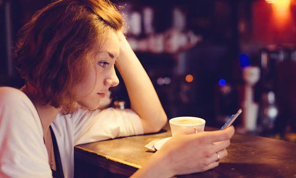 6 Things That Most Girls Do When They Miss Her Boyfriend
