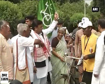 U.P. CM flags off Sadbhawana Cycle Yatra