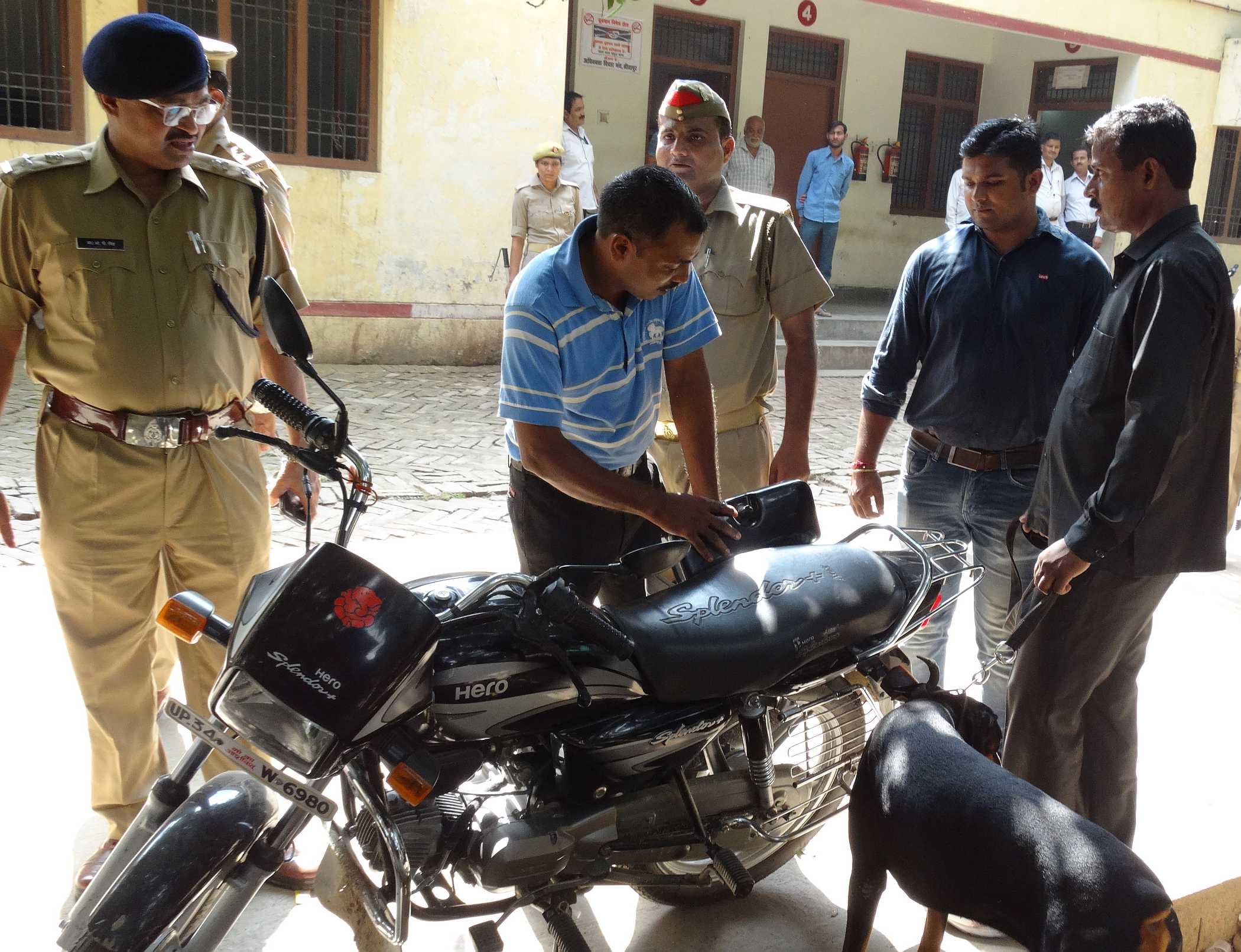 suspicious con man found in sitapur in army uniform