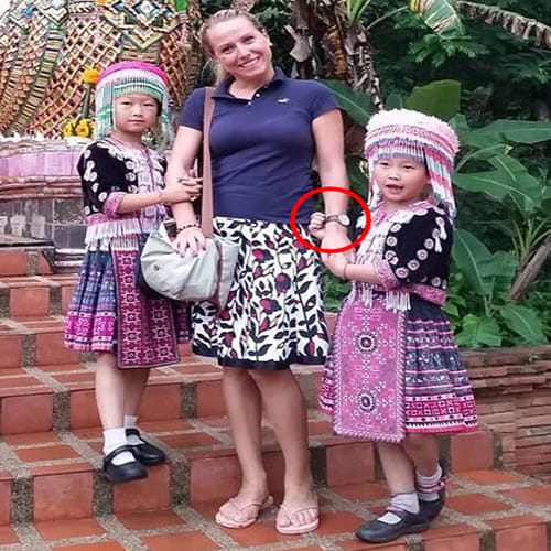 Two tiny Thai thieves steal from a female tourist