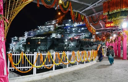 1 lac people came in vaishno devi temple in initial 3 days of navratri