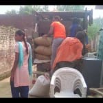 सर्जिकल स्ट्राइक के चलते हाईअलर्ट के बाद सुरक्षित ठिकानों की ओर जाते लोग
