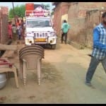 सर्जिकल स्ट्राइक के चलते हाईअलर्ट के बाद सुरक्षित ठिकानों की ओर जाते लोग