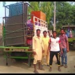 सर्जिकल स्ट्राइक के चलते हाईअलर्ट के बाद सुरक्षित ठिकानों की ओर जाते लोग