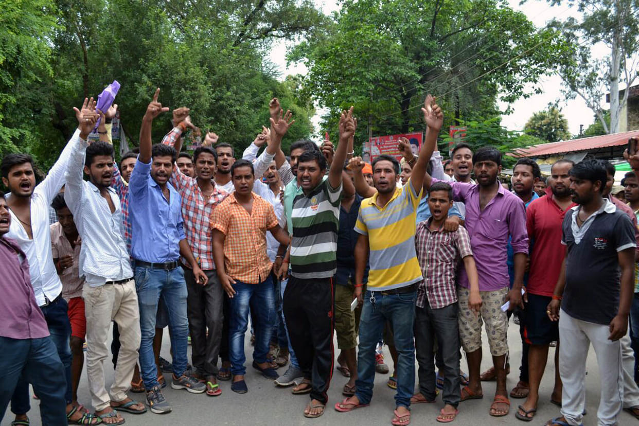  Students Rudrapur, Deoria road blocked