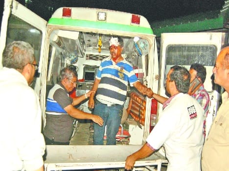 truck travler collied, 15 injured in chdole. 