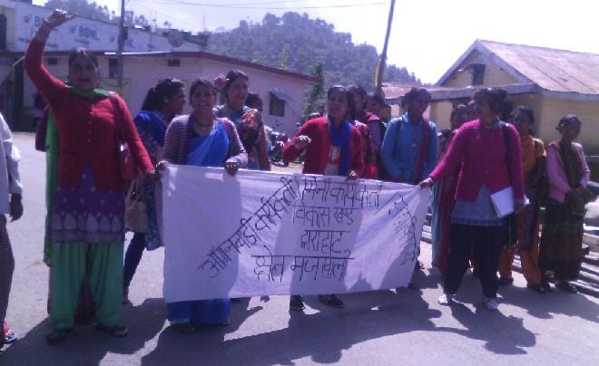 Anganwadi workers stopped traffic