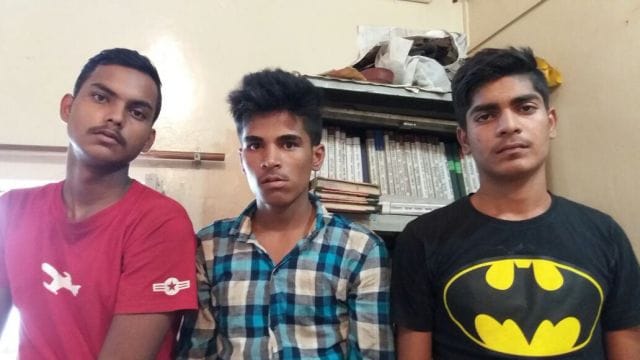 Thieves made for girlfriends, three students arrested