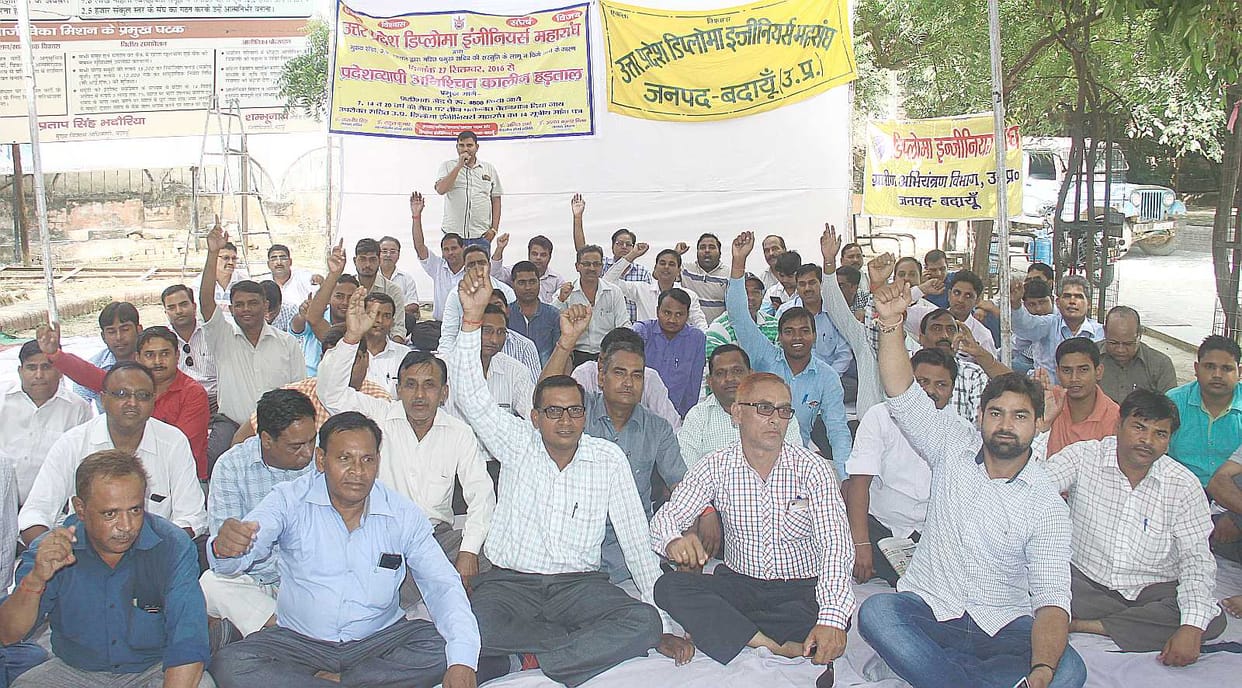 Diploma engineers strike work hanging 