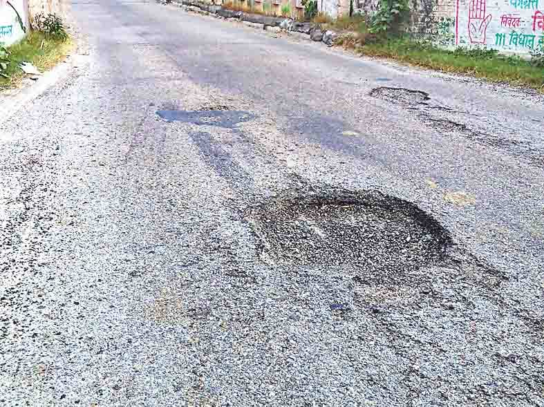 high-way se aate gadkari to khate hichkole