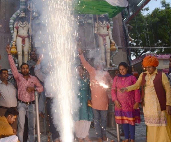  People celebrate the bravery of Indian army in Lucknow.