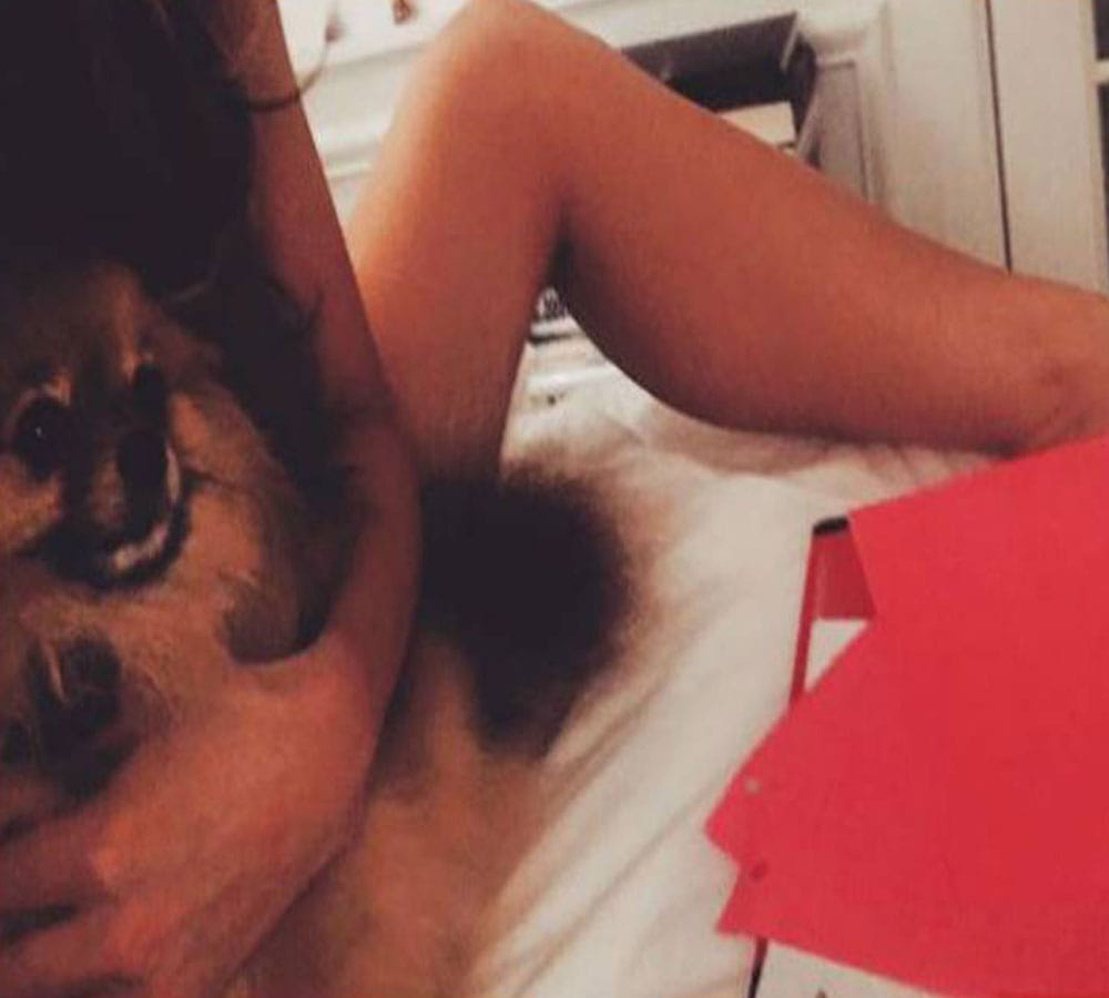 kate beckinsale poses naked in bed with her pet puppy