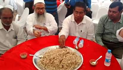 Dalit and muslim taking meal together in Lucknow