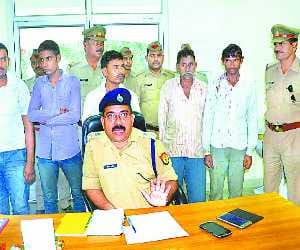 Three accused arrested from the tower to steal batteries