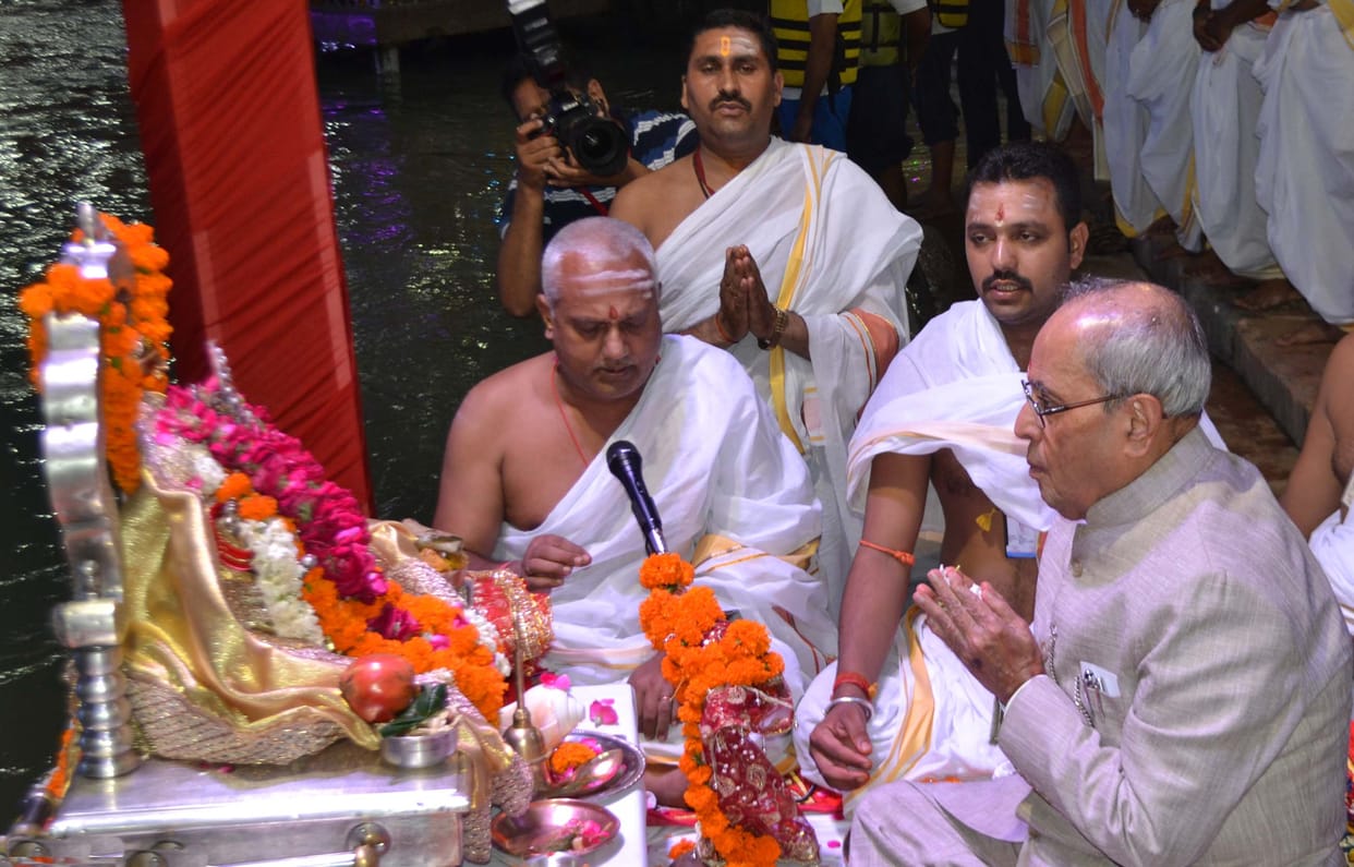 President Pranab Mukherjee visits Pashupati Nath Temple in Nepal