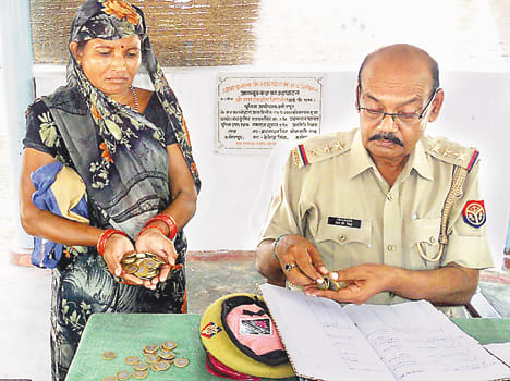 Complaint against the bank cashiers take 10 coin