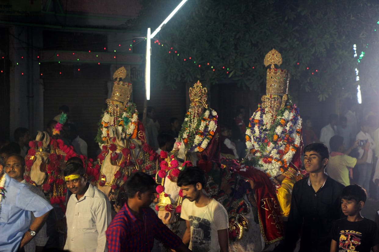 Rama turned procession, clouds the outstretched foot