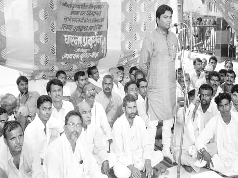 The team also expressed their protest by picketing