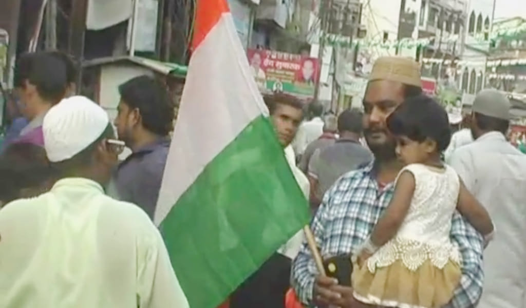 surgical strike action spectacular celebration in Kanpur, Muslim groups fiercely fireworks
