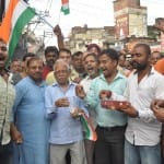 पीओके मे सैन्य कार्रवाई पर भाजपाइयों ने मिठाई खिलाकर खुशियां मनाईं।