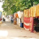 चंद्रिका मंदिर को बेहतर ढंग से सजाया गया व मेले के लिए सजी दुकानें