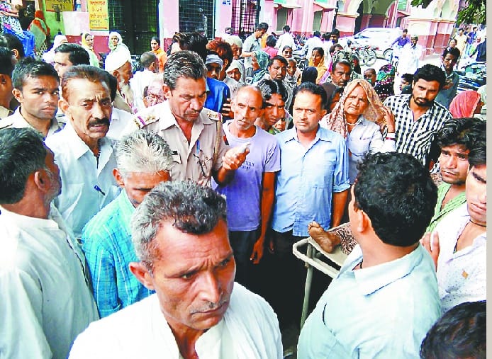 hospital mein maut par hangama