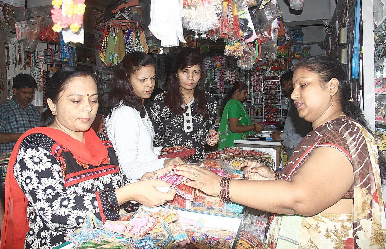 Navratri Shardiy today, decorated Devi Temple