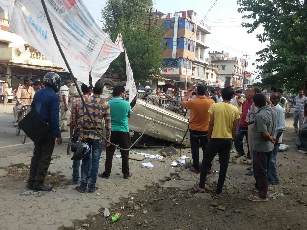 honda city car upturned due to electrical wire