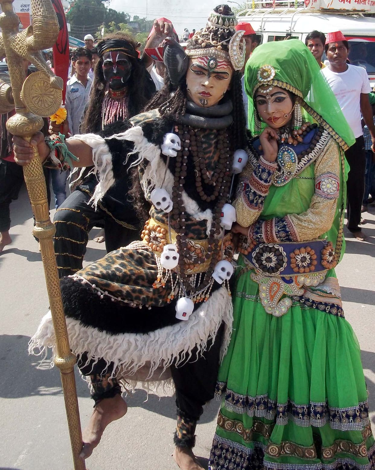 Amrit Kalash and flame The philosophy of the crowd thronging 