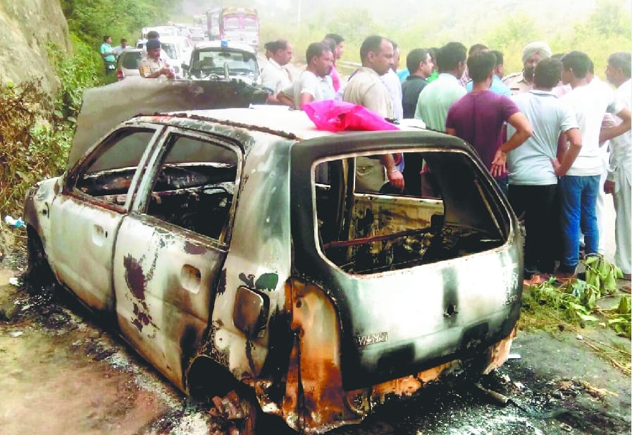 Car Driver burn Alive in Car Fire at Una.