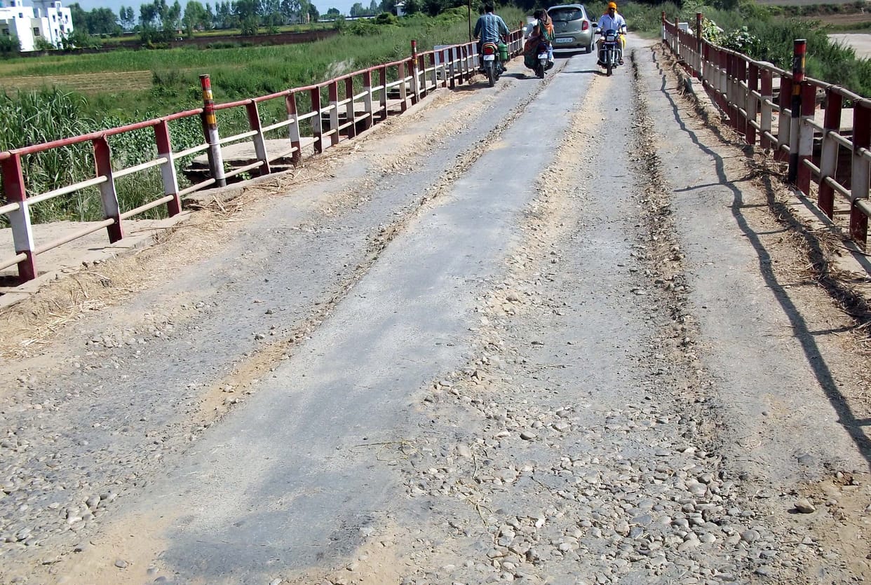 Tied Hindon Road will be closed half months, will far Noida