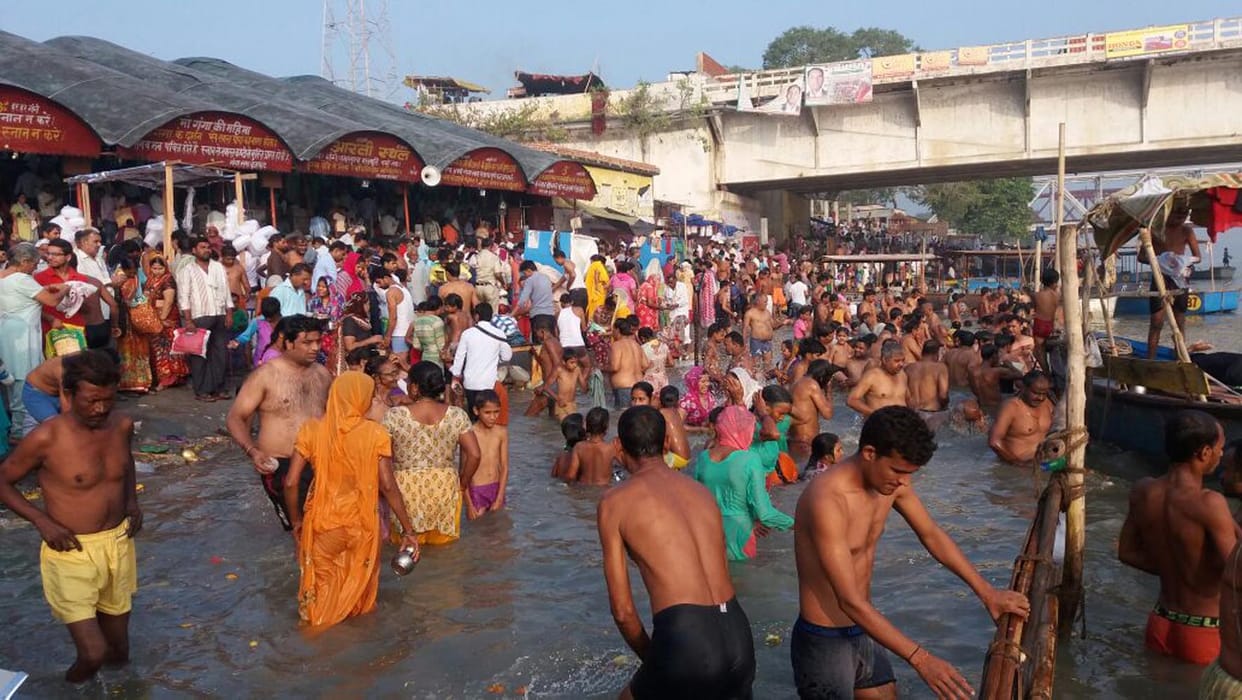 holy deep in poush purnima
