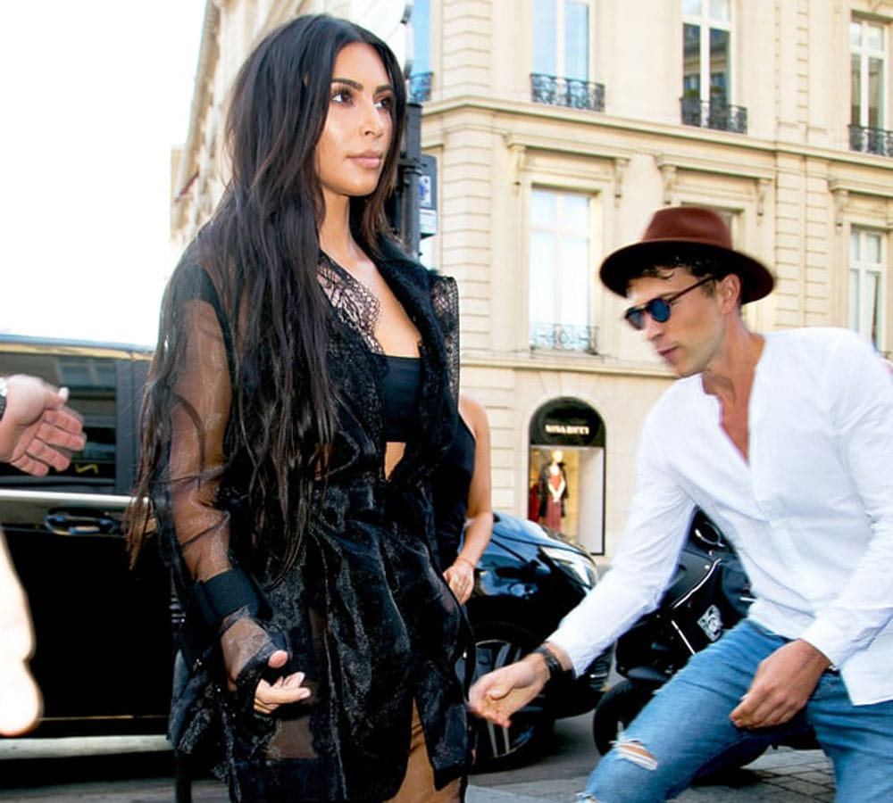 stranger try to kiss kim kardashian