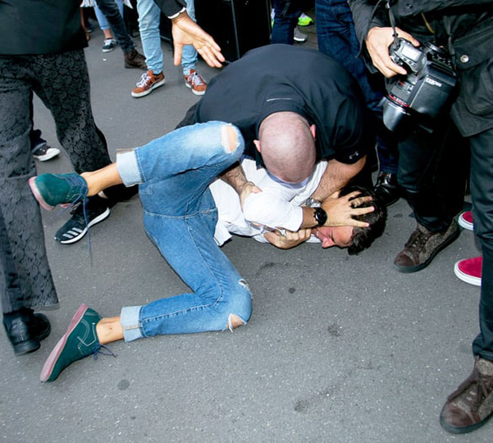 stranger try to kiss kim kardashian