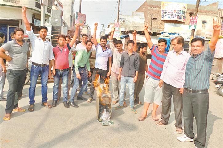 Blew effigy to protest power cuts